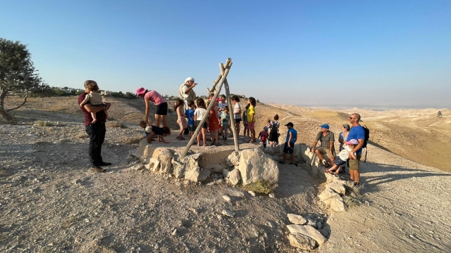 ארץ בראשית